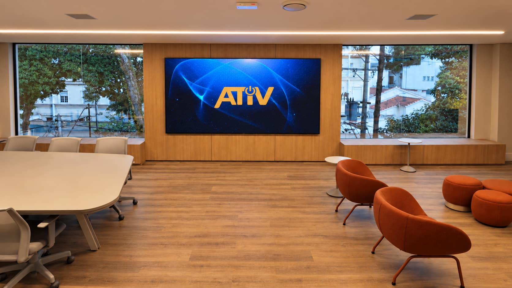 Sala de diretoria preparada para apresentação