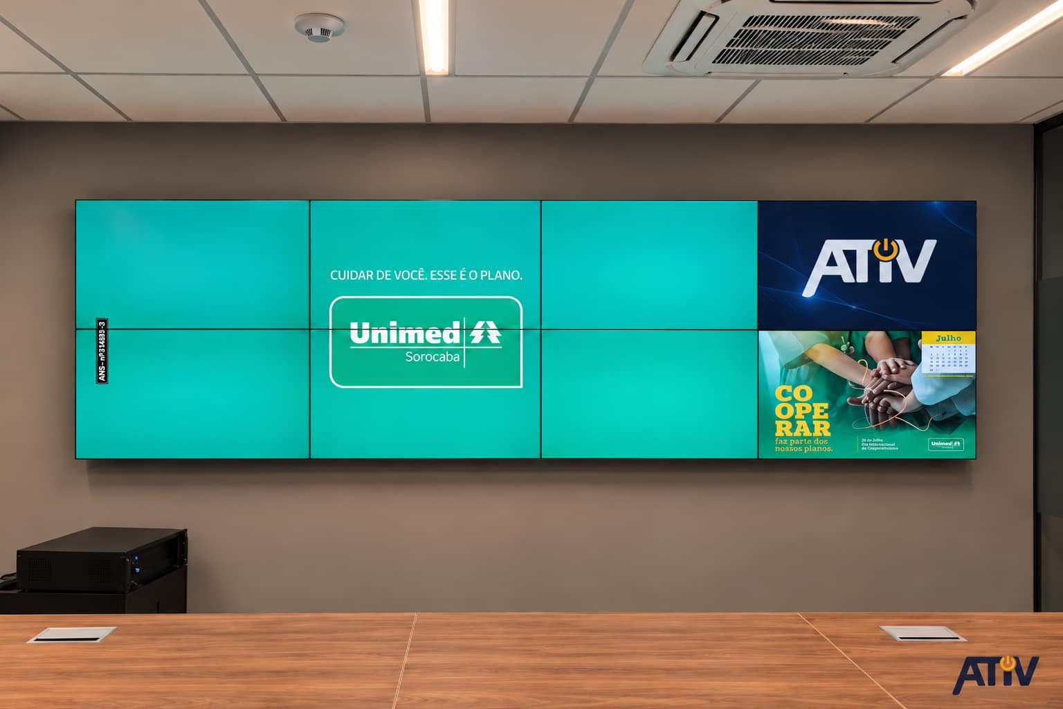 Sala de reunião com videowall corporativo